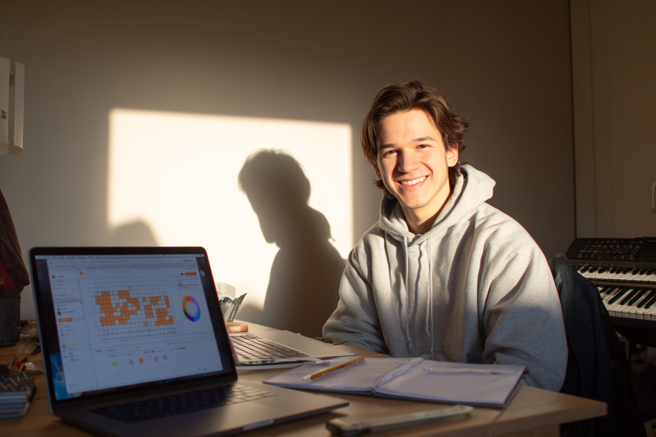 コード進行ジェネレーターを使用する音楽家志望者。