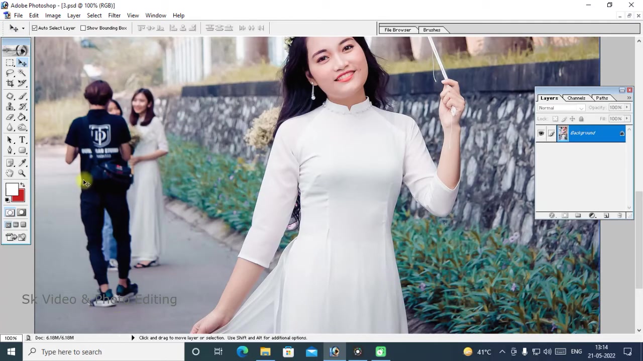 Effortlessly Remove Image Background Objects in Photoshop 7.0